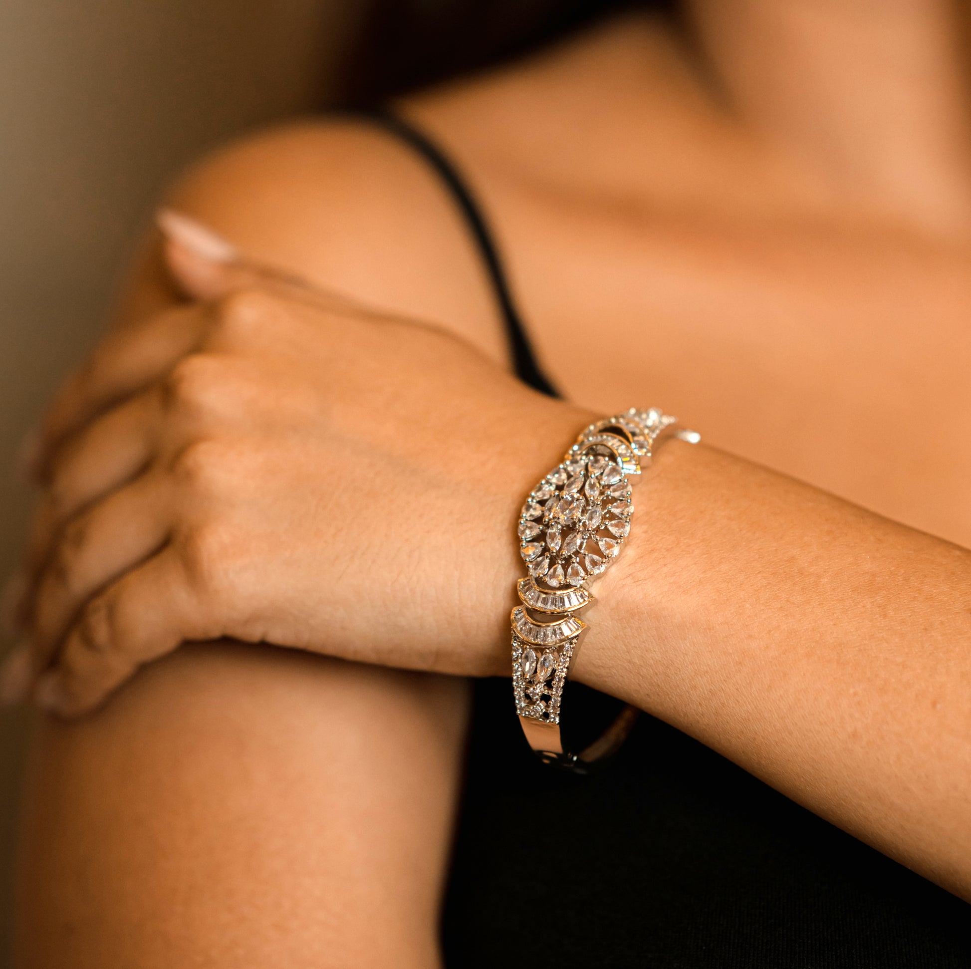 Graceful White Rose Gold Bracelet - Opal Touch