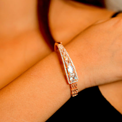 Enchanting White Rose Gold Bracelet - Opal Touch