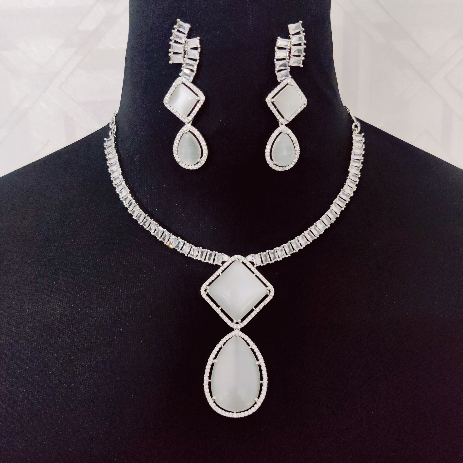 Moonlight Stone Elegance Necklace Set - Opal Touch