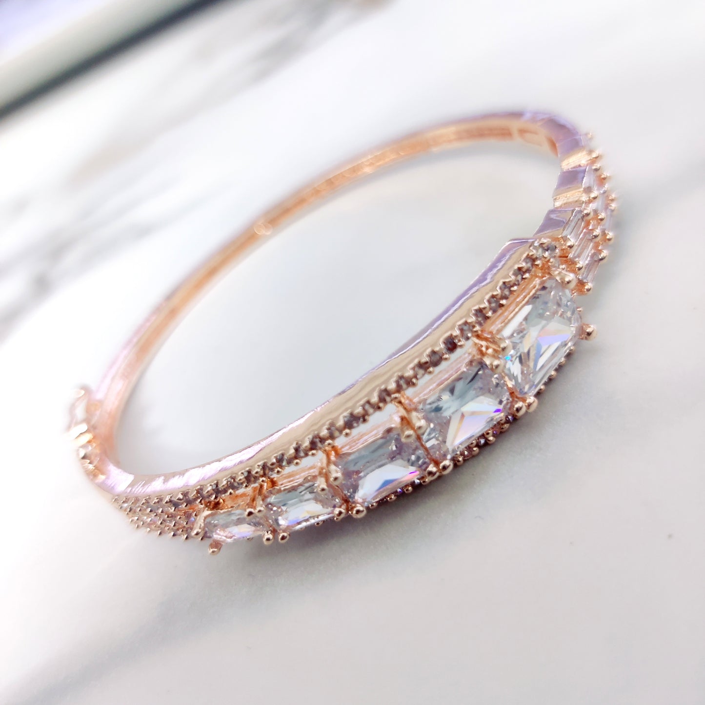 Enchanting White Rose Gold Bracelet - Opal Touch