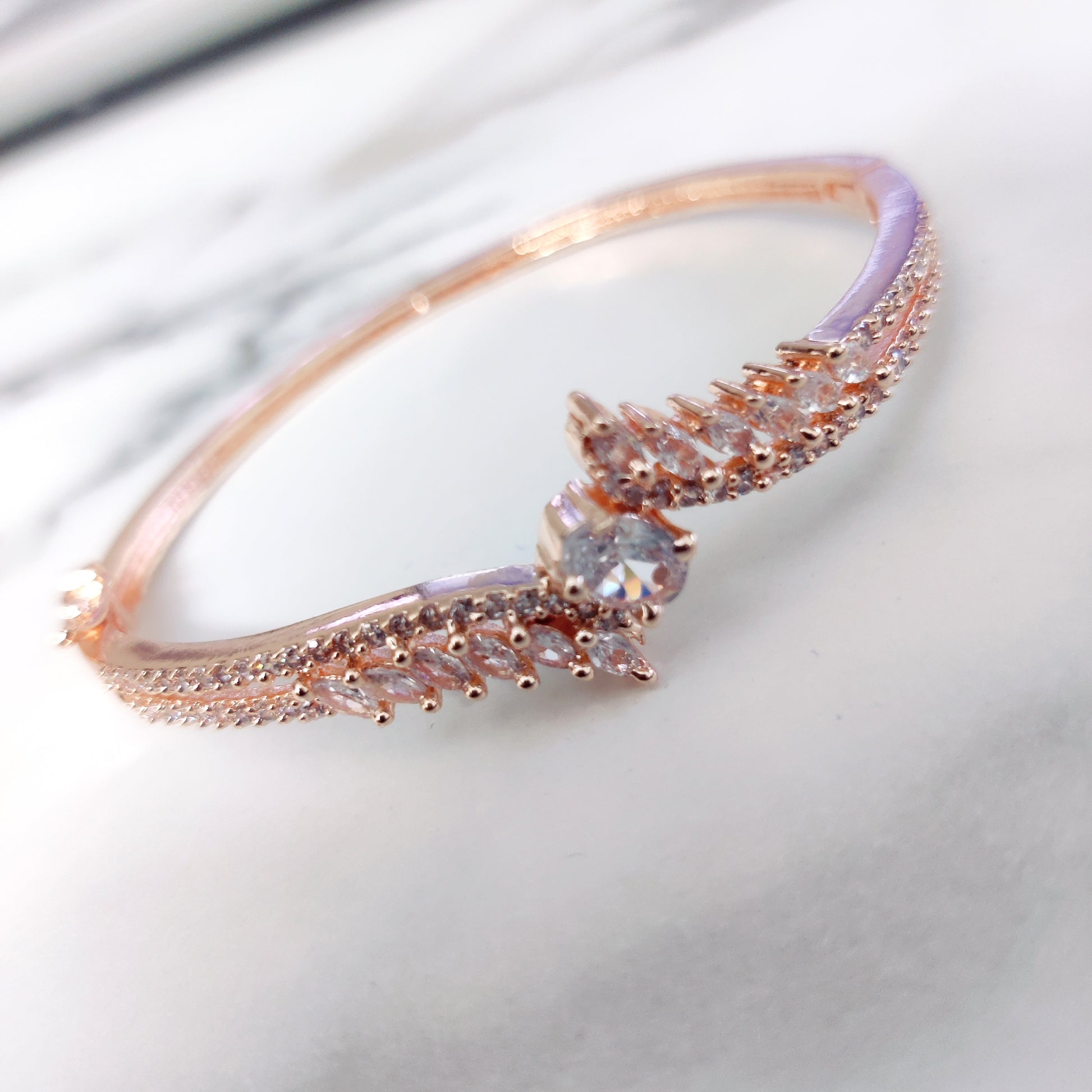 Enchanting White Rose Gold Bracelet - Opal Touch