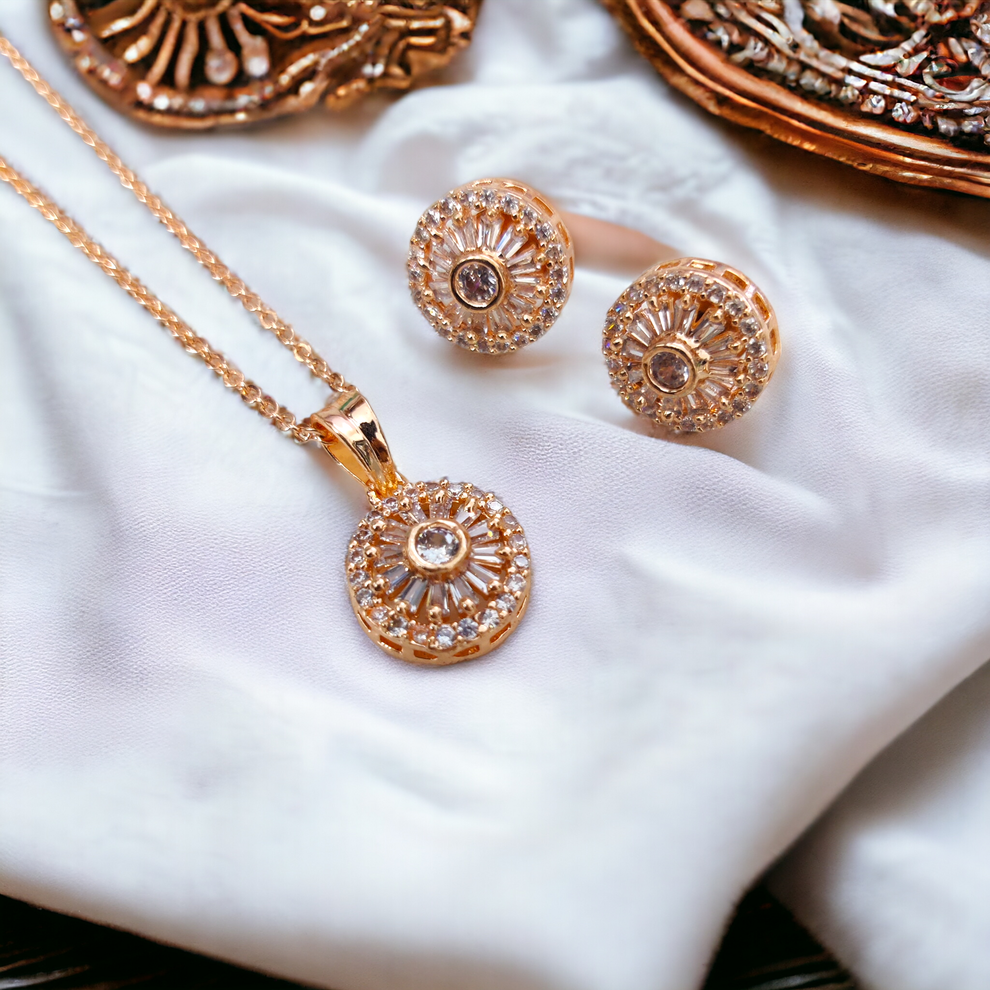 Feminine Rose Gold Locket Set