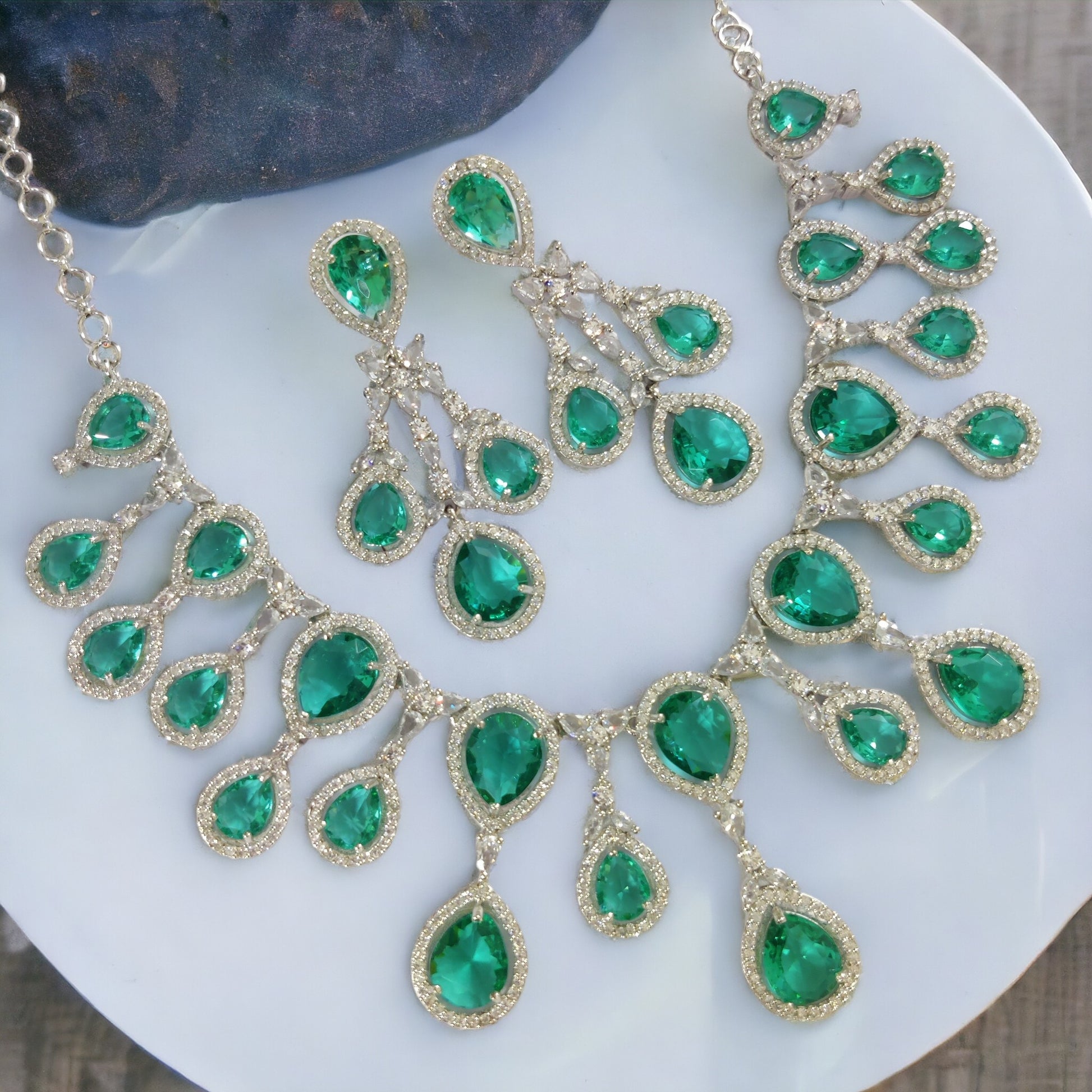 Enchanted Emerald Elegance Necklace in Rhodium