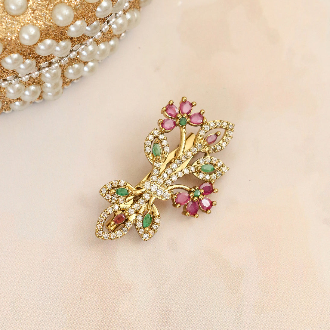 Elegant Floral Bouquet Mehendi -Plated Saree Pin