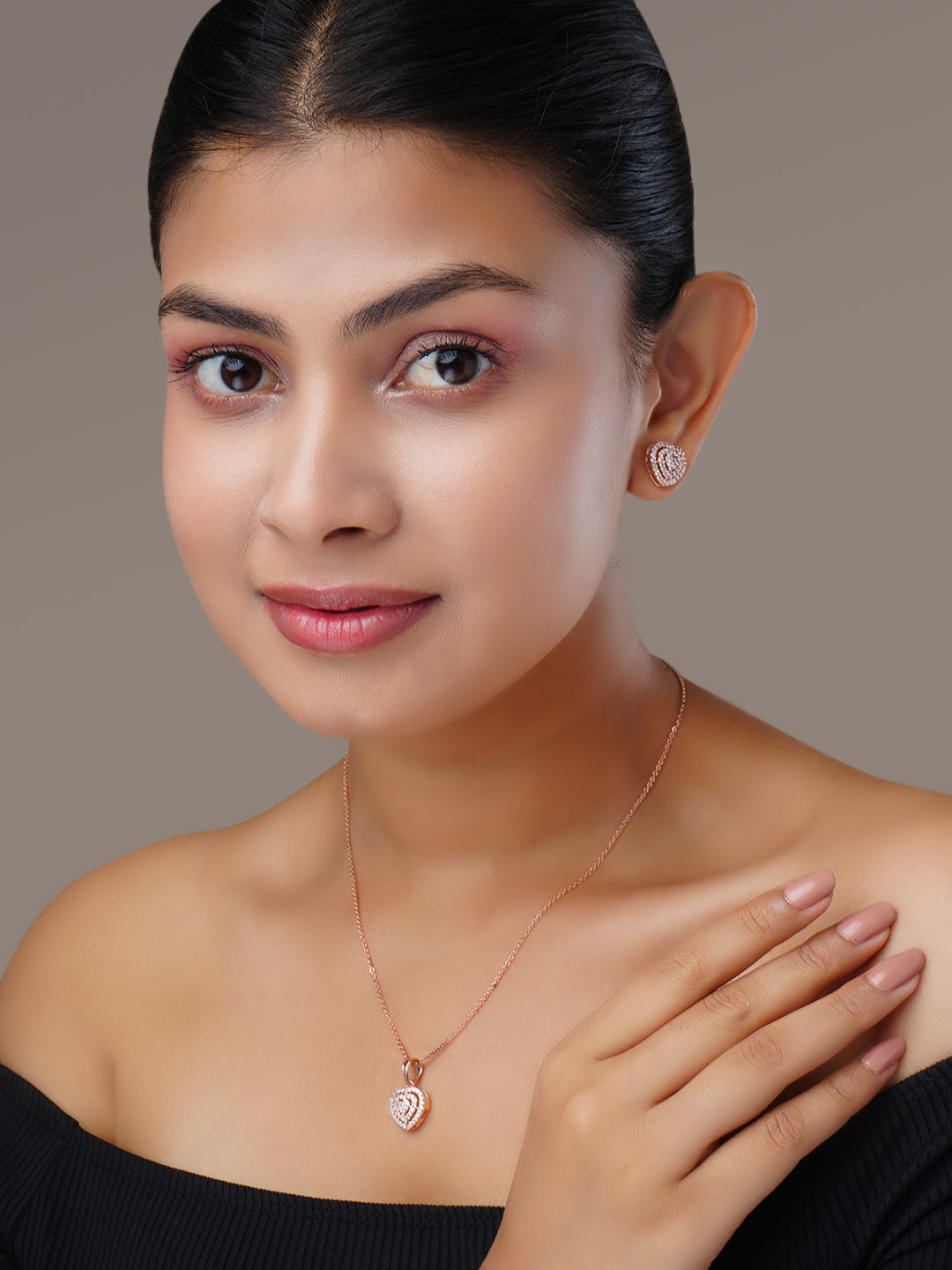 Chic Rose Gold Locket Set with Heart-Shaped Pendant