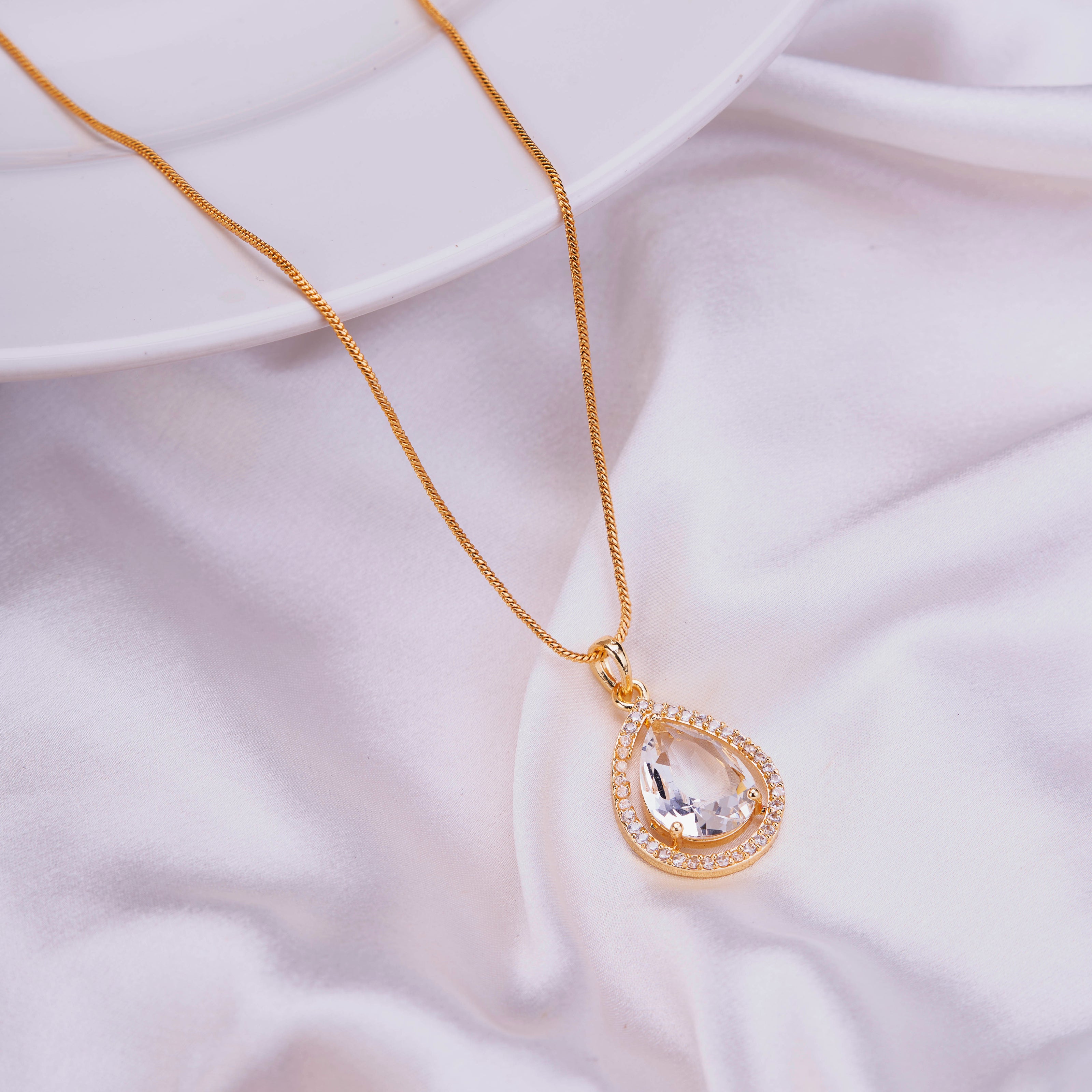 Oval Shape Gold Plated Pendant with chain