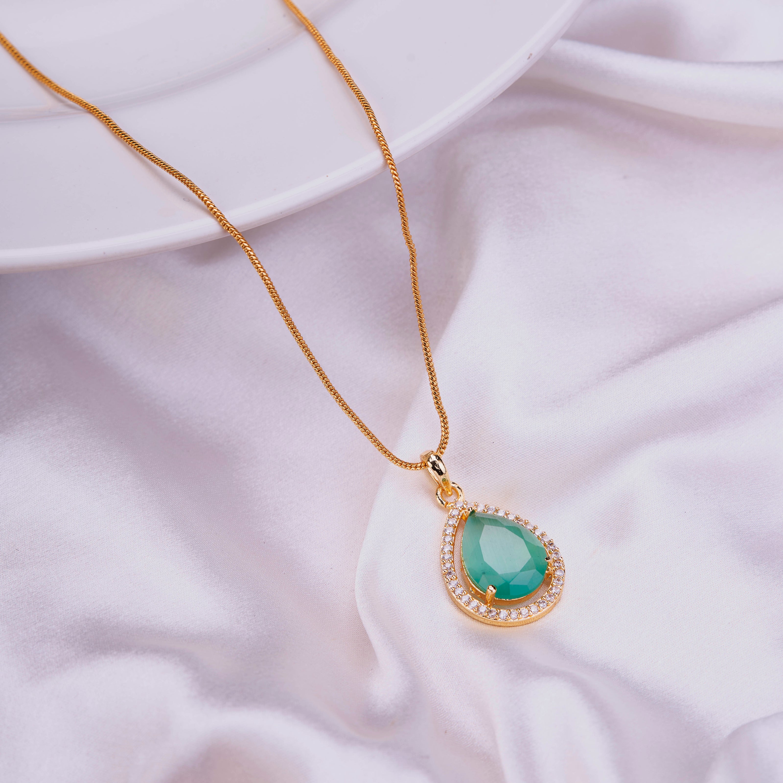 Oval Shape Gold‑Plated Pendant with chain
