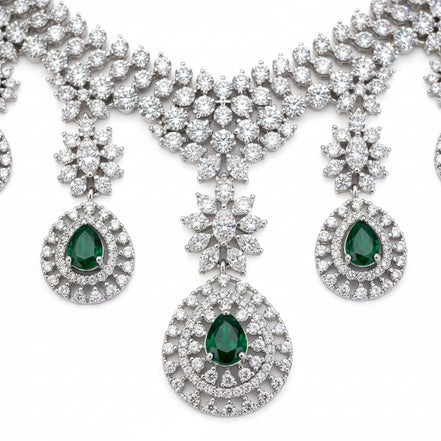 Emerald Majesty Pearl Necklace Set