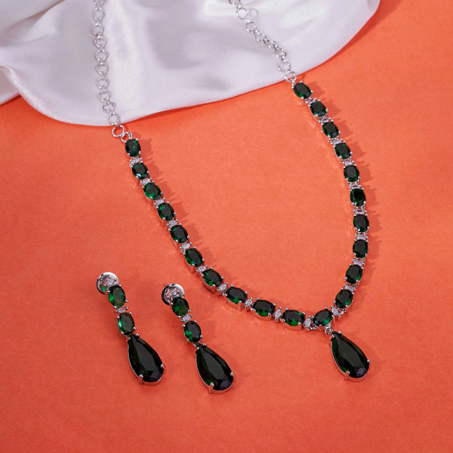 Glarient Rhodium Plated Necklace Set