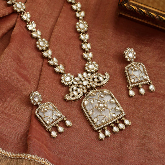 Rajmahal Kundan Neclace Set with Earrings