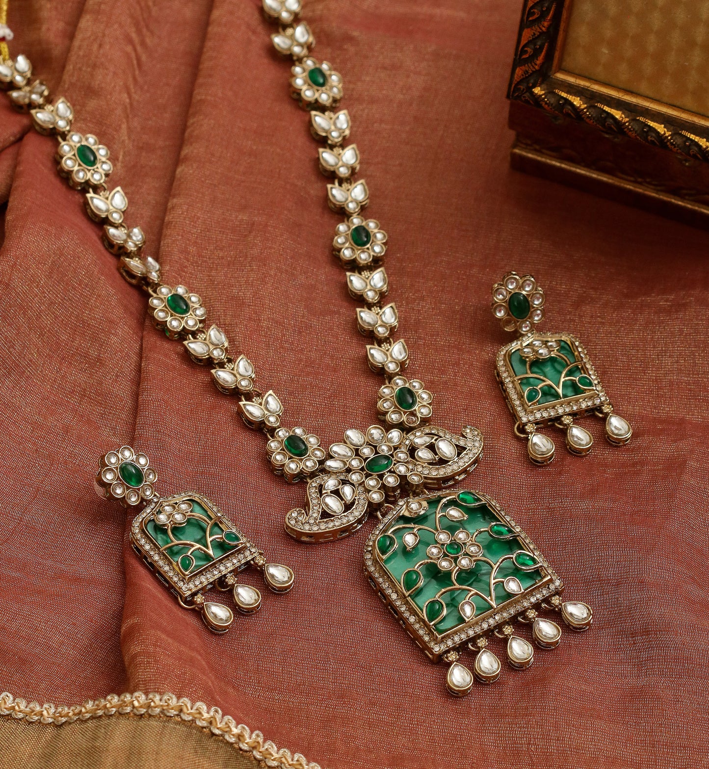 Rajmahal Kundan Neclace Set with Earrings