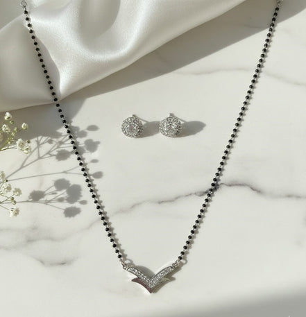 Minimal V-Shape AD Mangalsutra Set