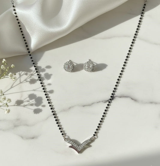 Minimal V-Shape AD Mangalsutra Set