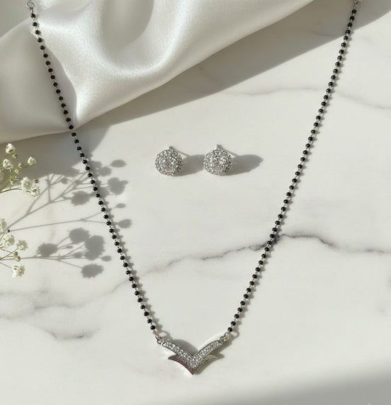 Minimal V-Shape AD Mangalsutra Set