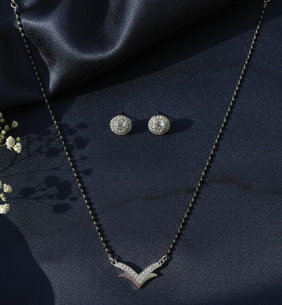 Minimal V-Shape AD Mangalsutra Set