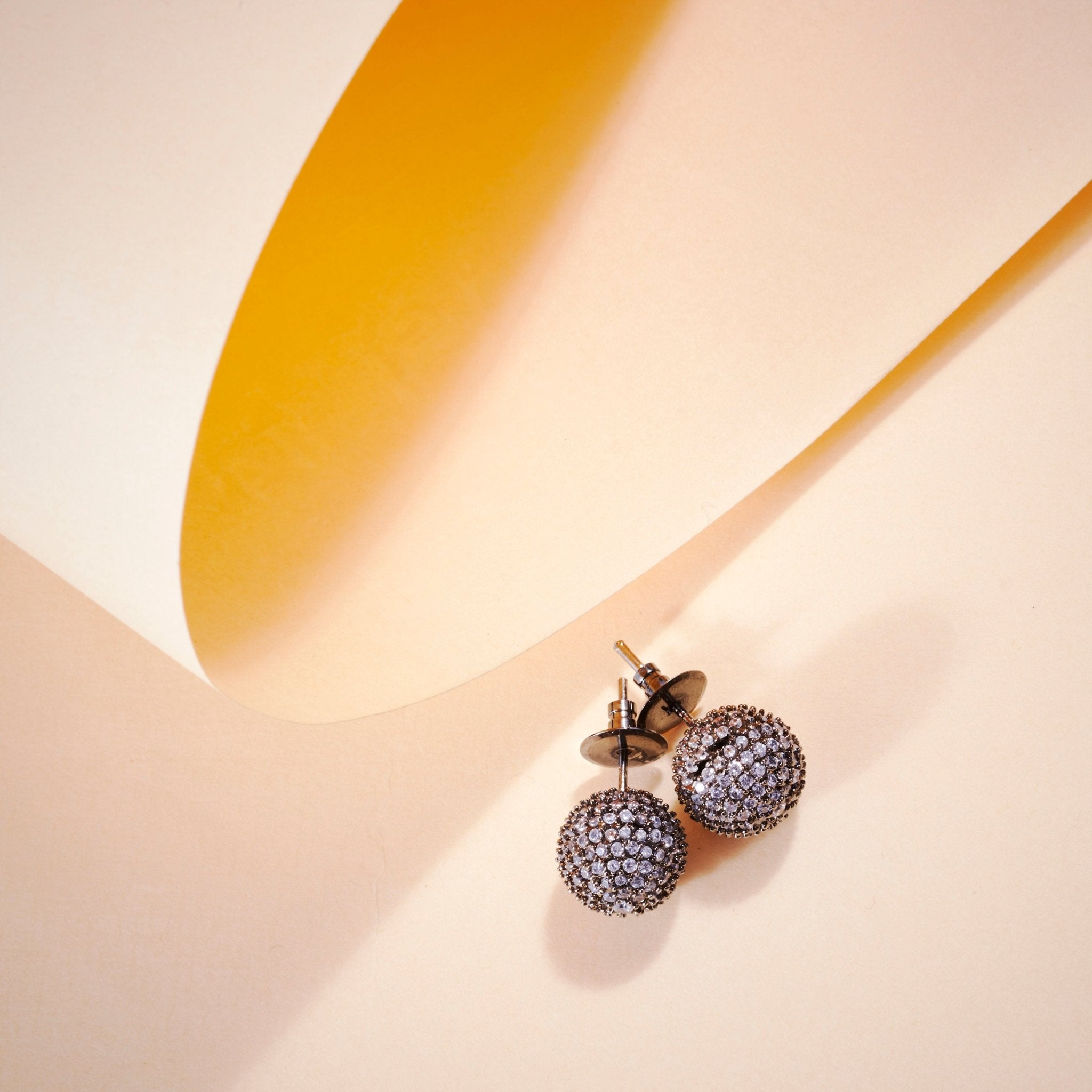 Opal Touch - Black Round Diamond Stud Earrings - Studs