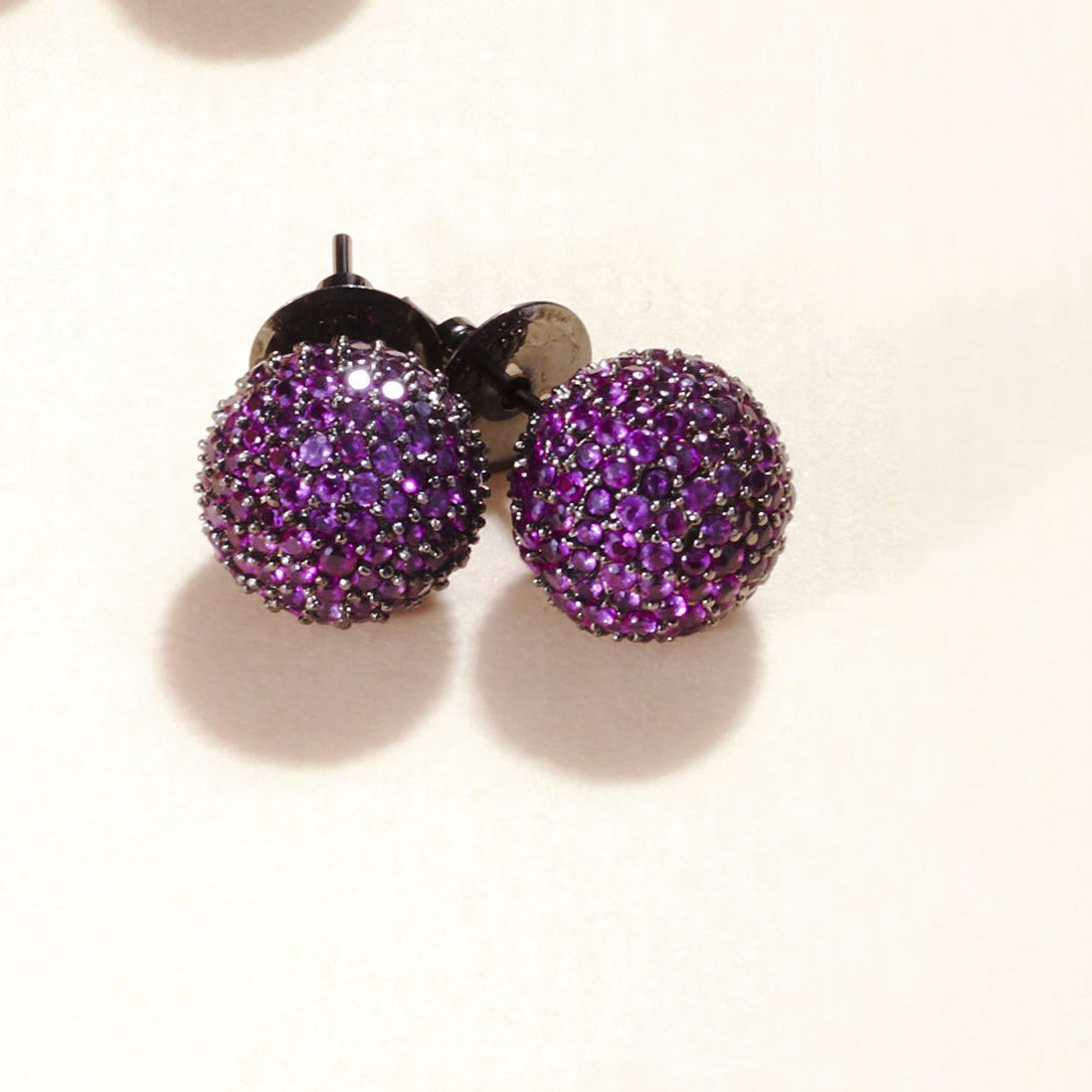 Opal Touch - Black Round Diamond Stud Earrings - Studs