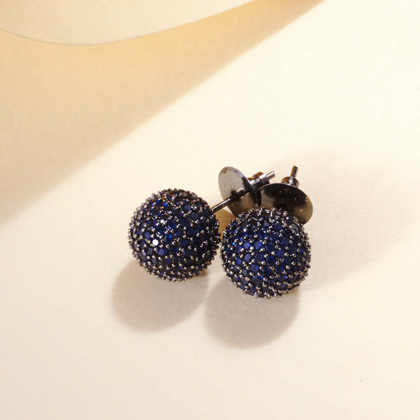 Opal Touch - Black Round Diamond Stud Earrings - Studs