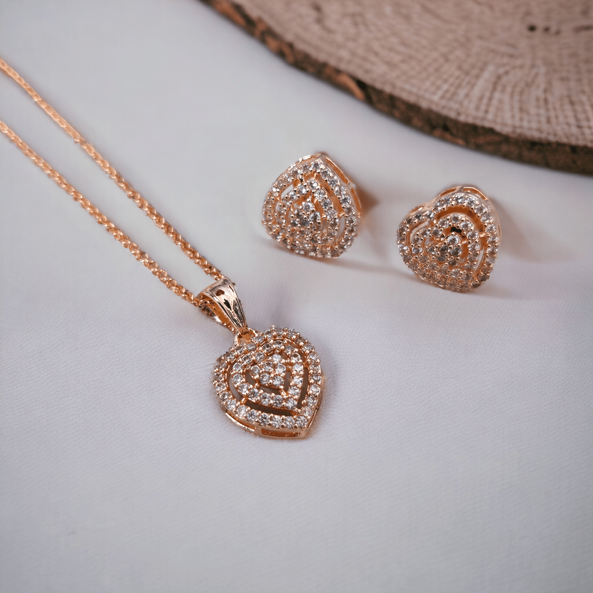 Opal Touch - Chic Rose Gold Locket Set with Heart-Shaped Pendant - Locket Set