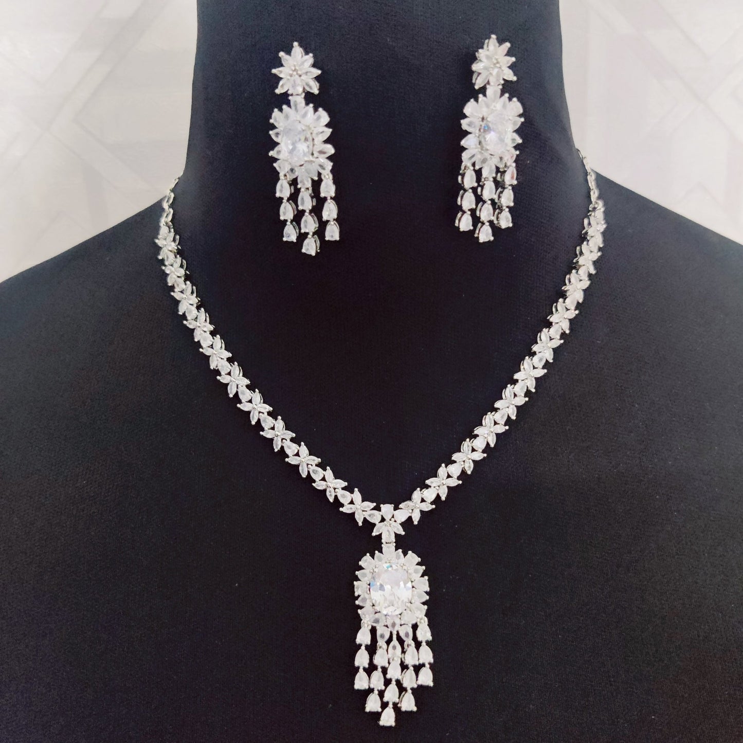 Opal Touch - Delicate Rhodium Necklace - Necklace