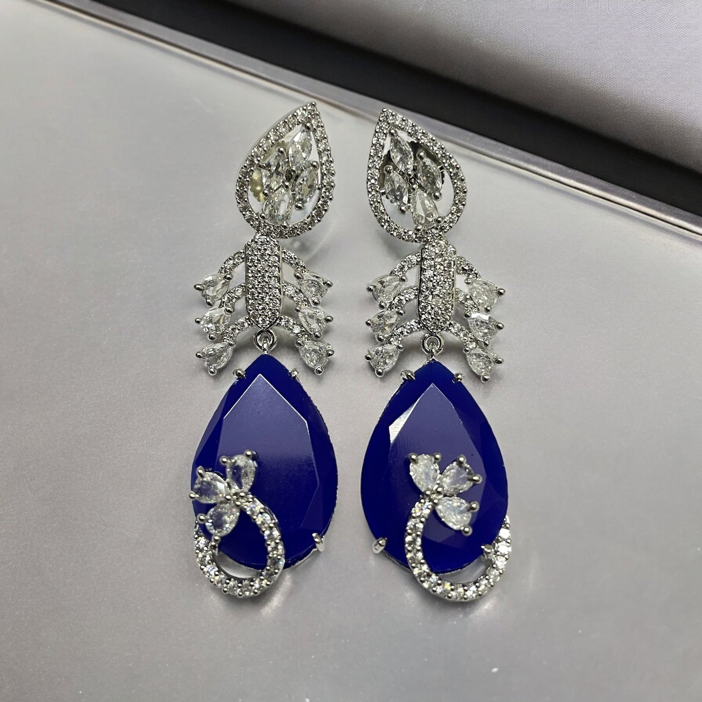 Opal Touch - Enchanted Emerald Earrings - Earrings