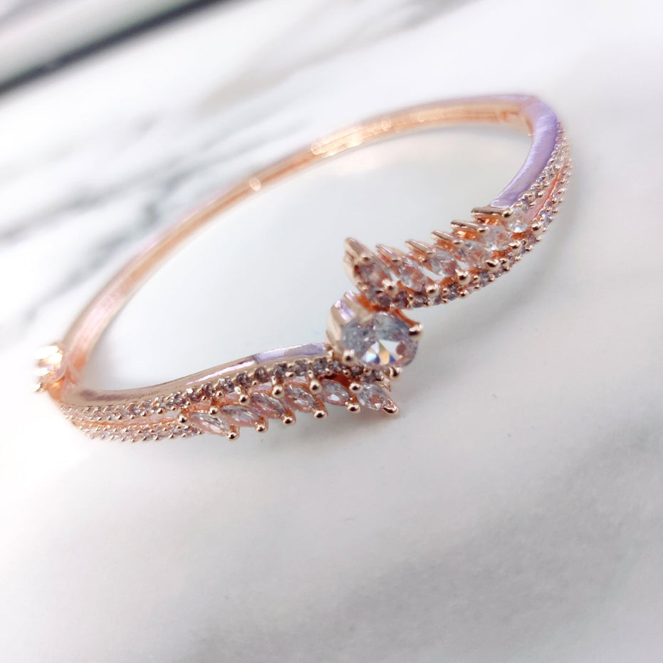 Opal Touch - Enchanting White Rose Gold Bracelet - Bracelets
