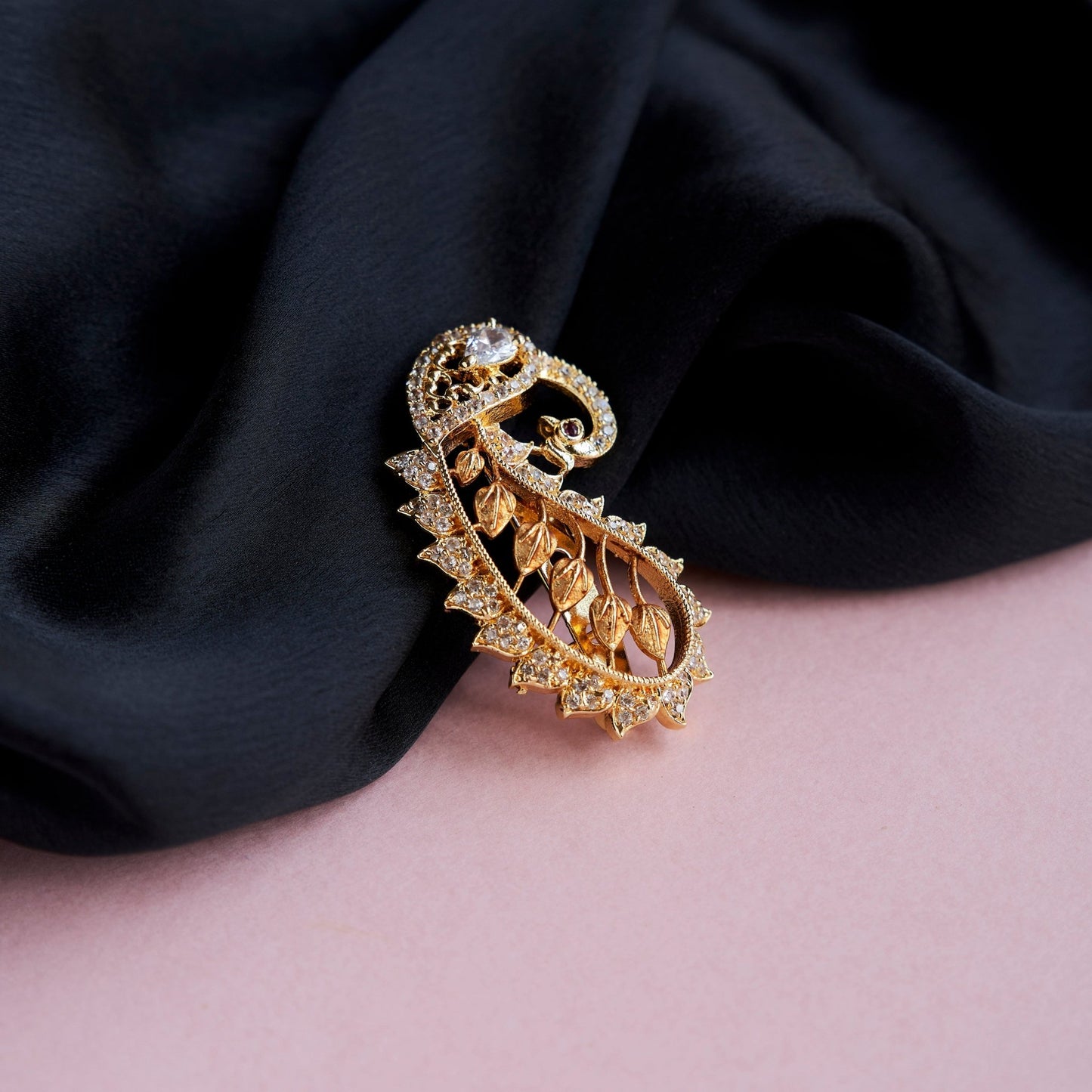 Saree Pin - Gold Floral White Saree Pin - Opal Touch