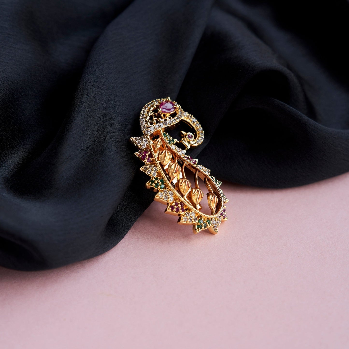 Saree Pin - Gold Floral White Saree Pin - Opal Touch