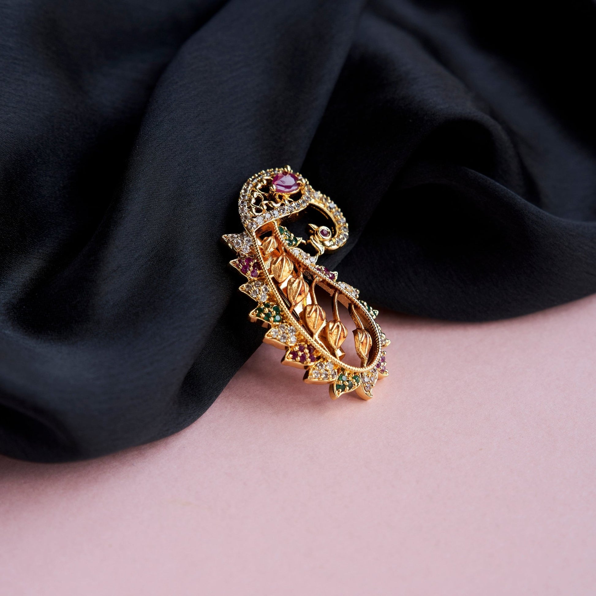 Saree Pin - Gold Floral White Saree Pin - Opal Touch