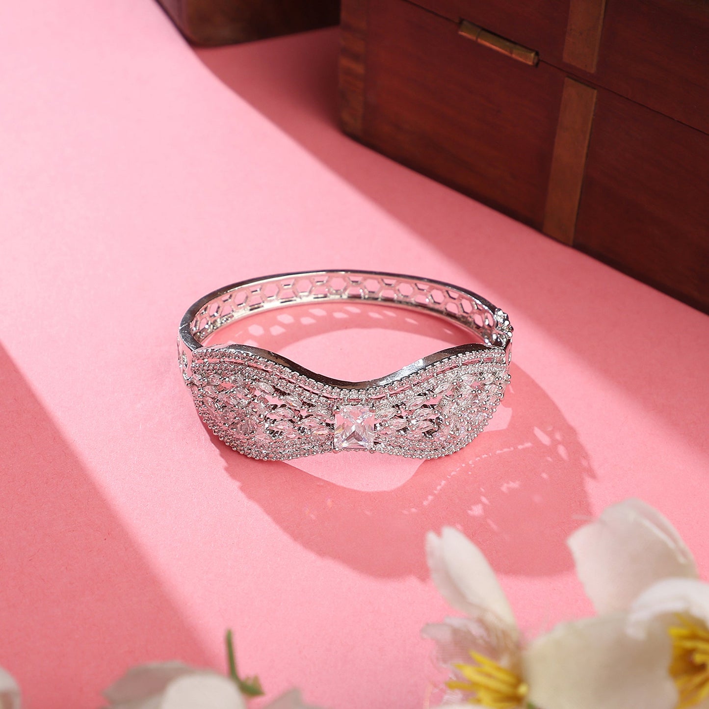 Opal Touch - Luminous Frost Bracelet - Bracelet