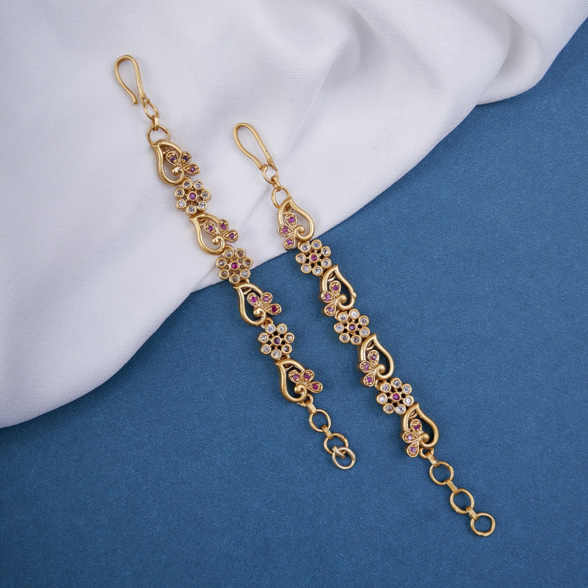 Opal Touch - Matte Marvel Ear Chain - Ear chain (Matil)