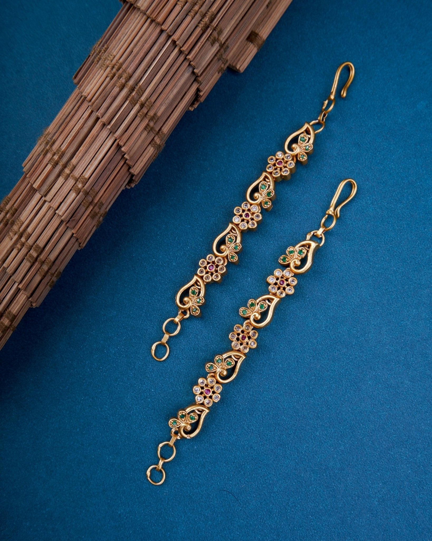 Opal Touch - Matte Marvel Ear Chain - Ear chain (Matil)