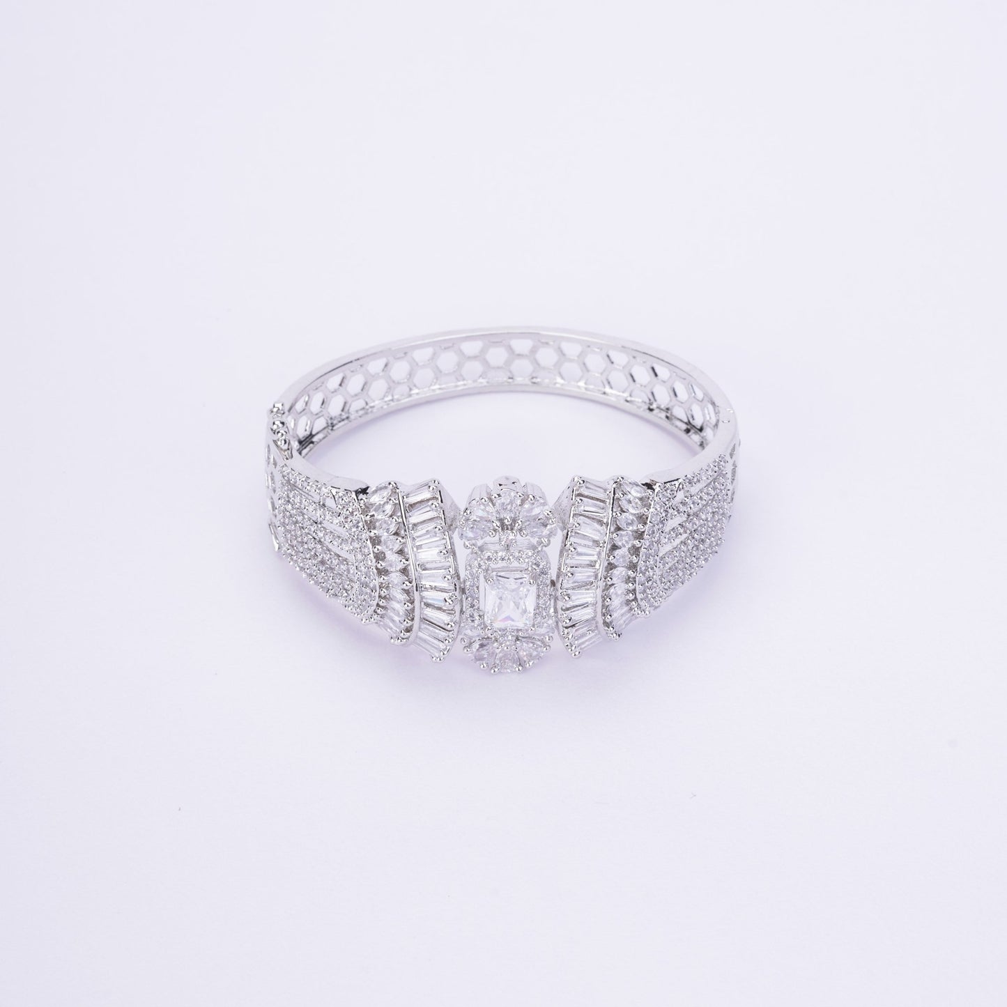 Opal Touch - Timeless White Bracelet - Bracelet
