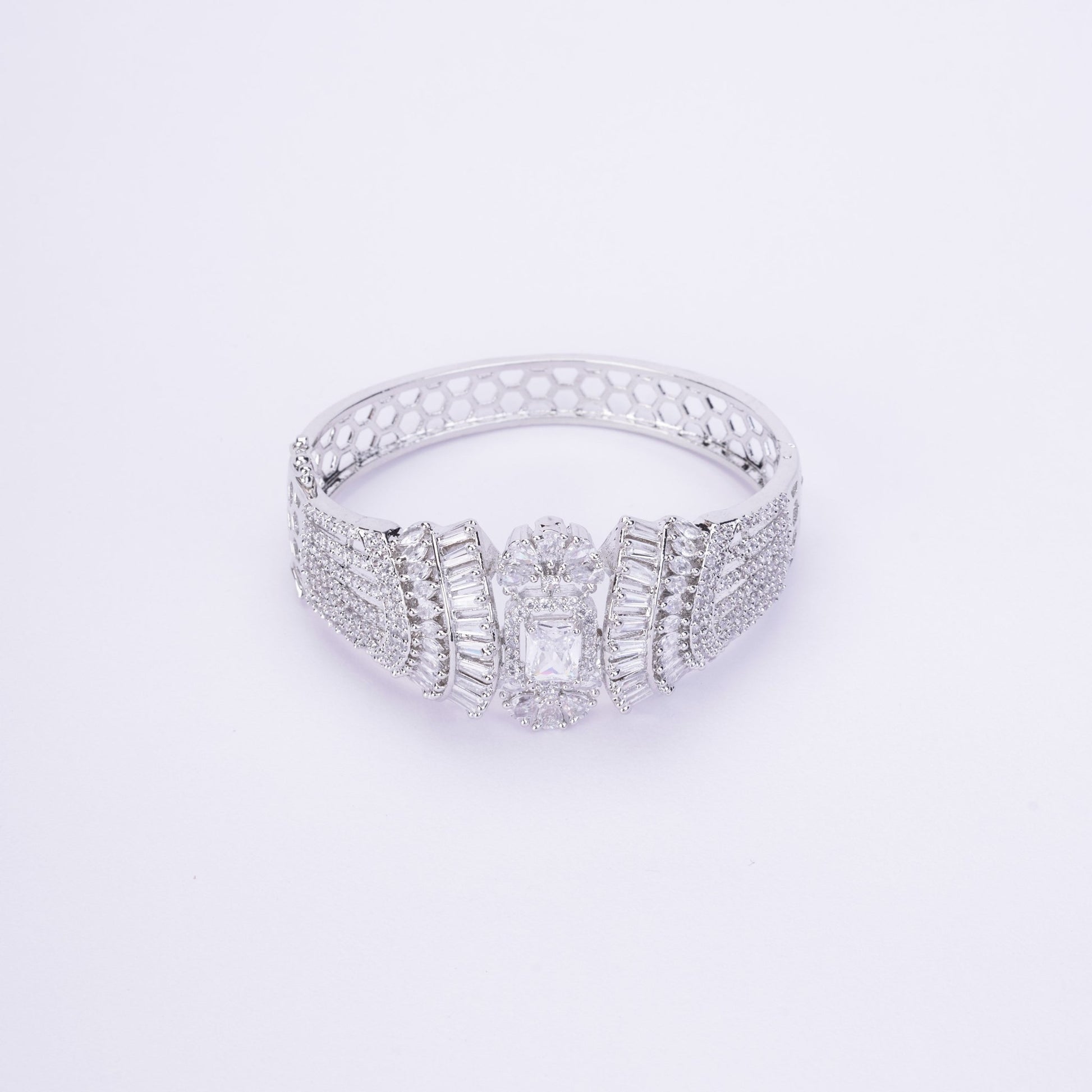Opal Touch - Timeless White Bracelet - Bracelet