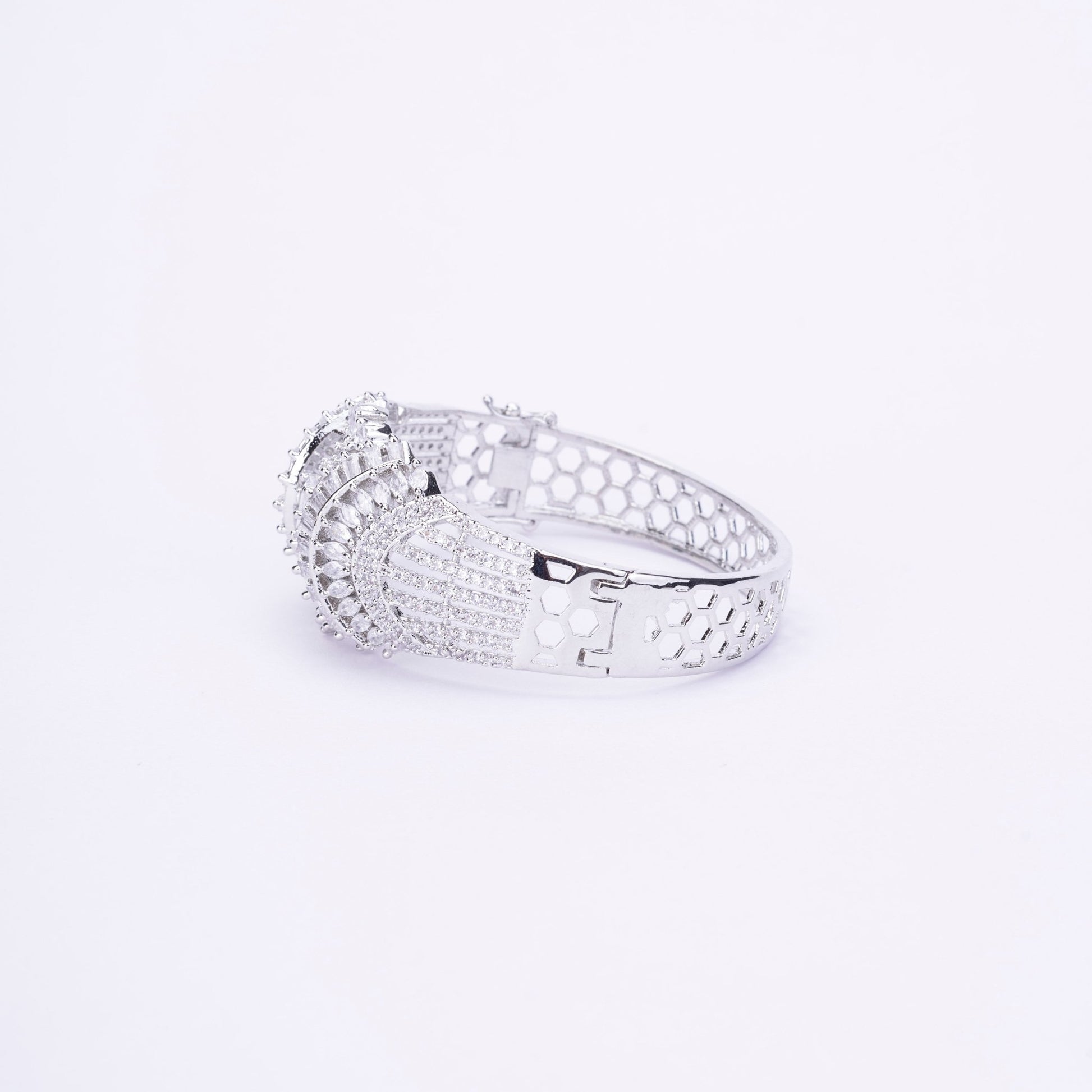 Opal Touch - Timeless White Bracelet - Bracelet