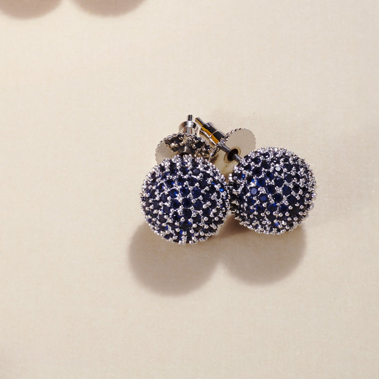 Opal Touch - White Round Diamond Stud Earrings - Studs